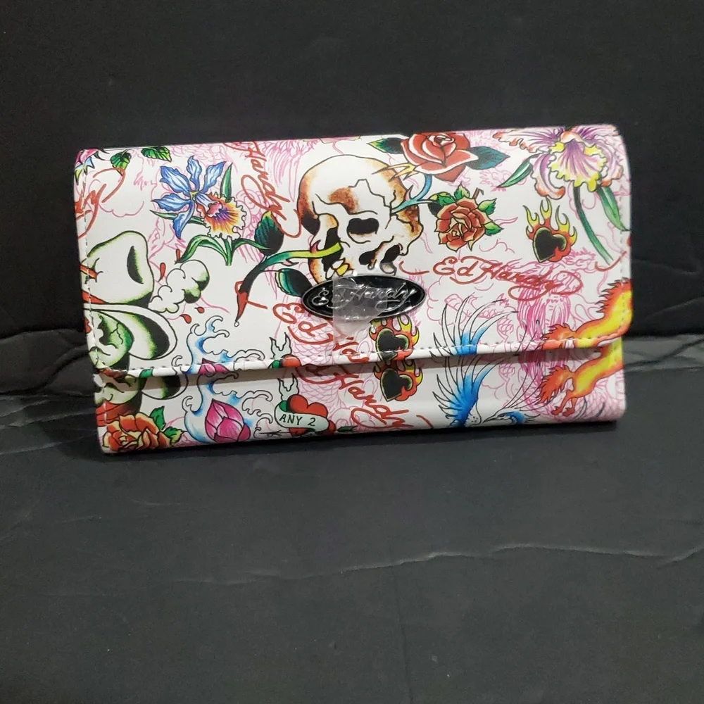 Ed Hardy white iconic Ed Hardy skull print and red roses imagery trifold wallet‎